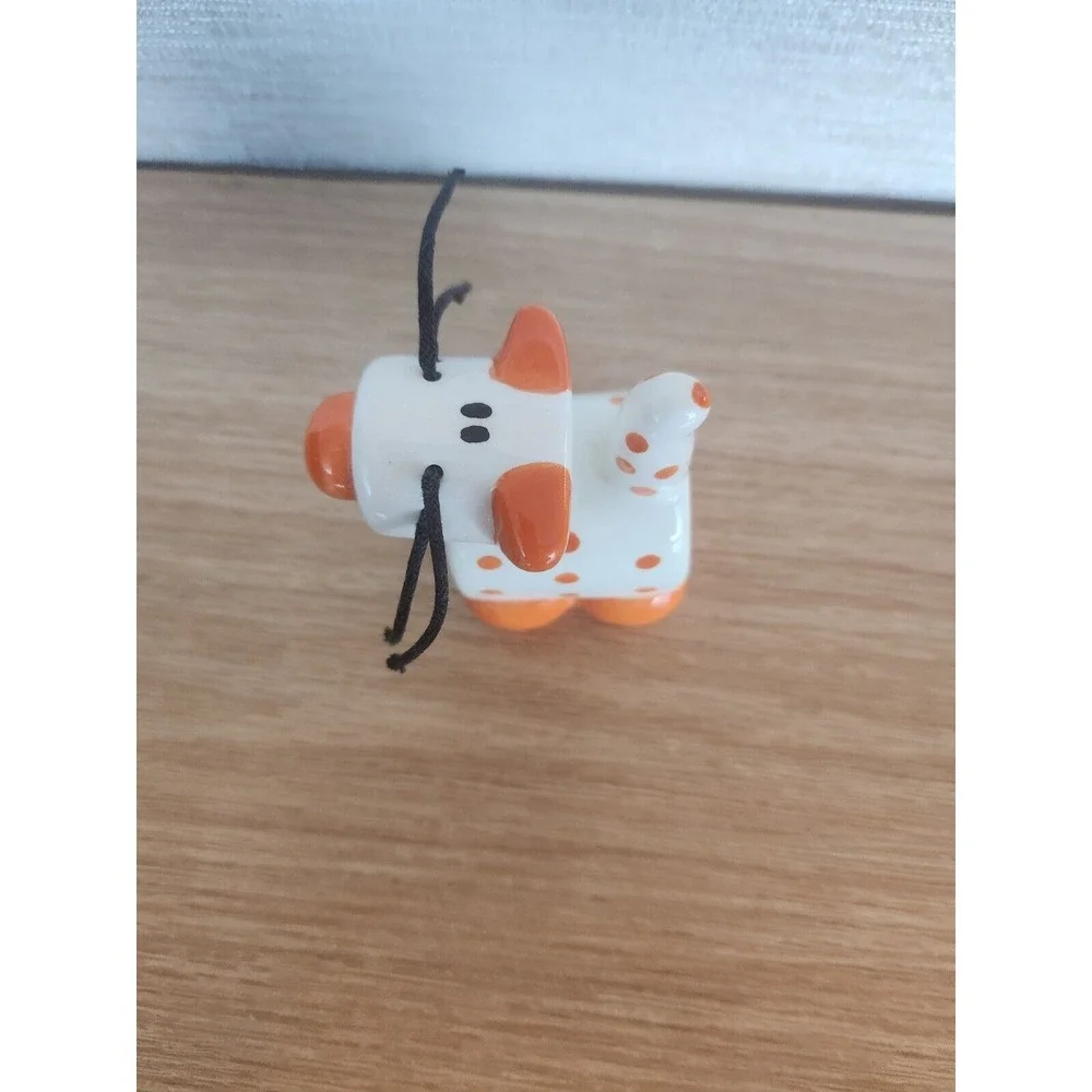 Whimsical 2Kewt Ceramic‎ Orange Polka Dot Cat Figurine Rope Whiskers Decorative